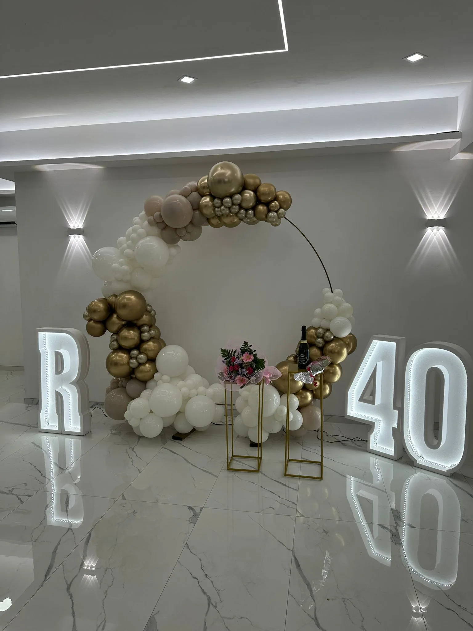 Sala compleanno Roma Nord con decorazioni e allestimento