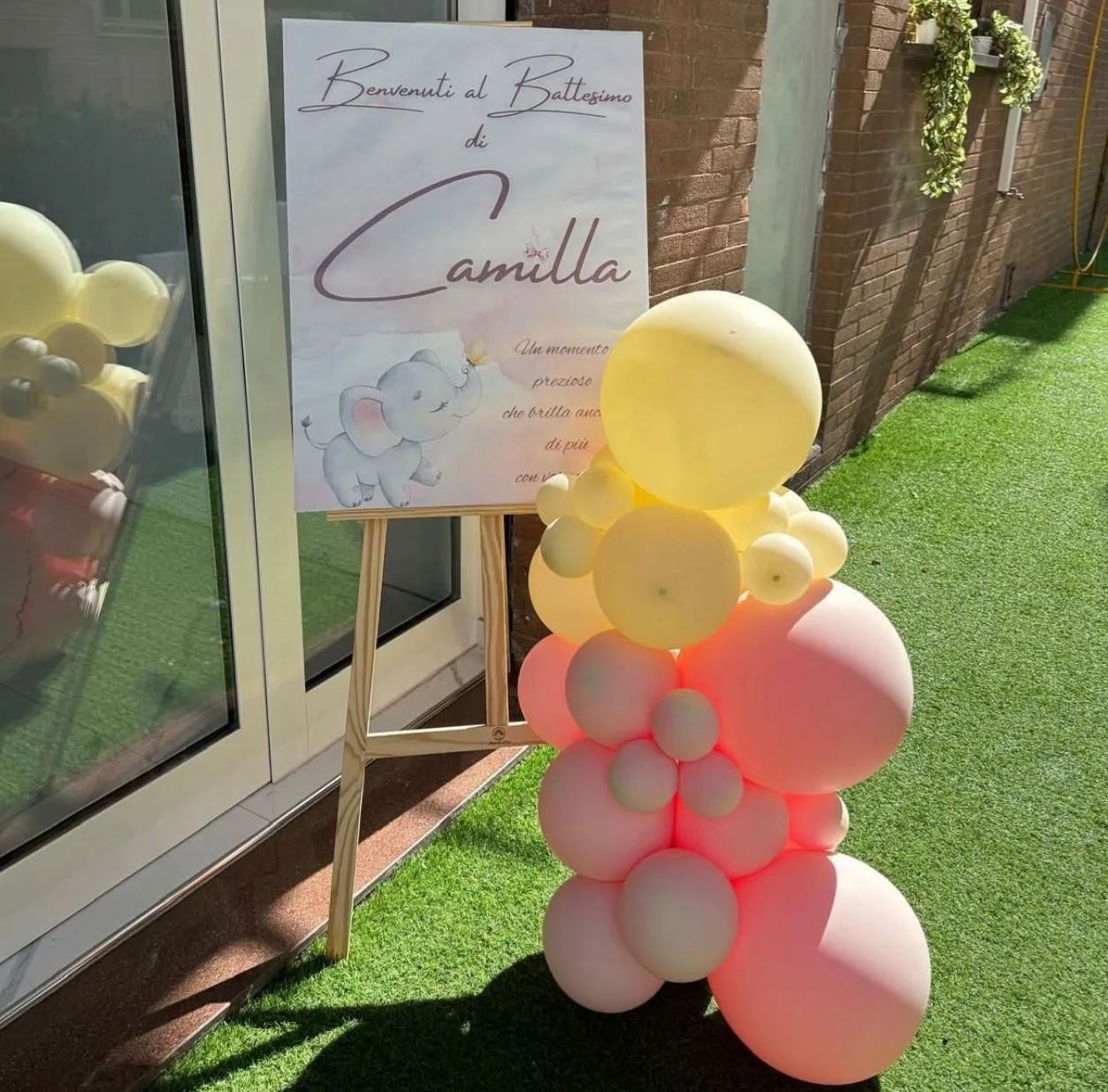 Sala eventi per battesimo con allestimento elegante