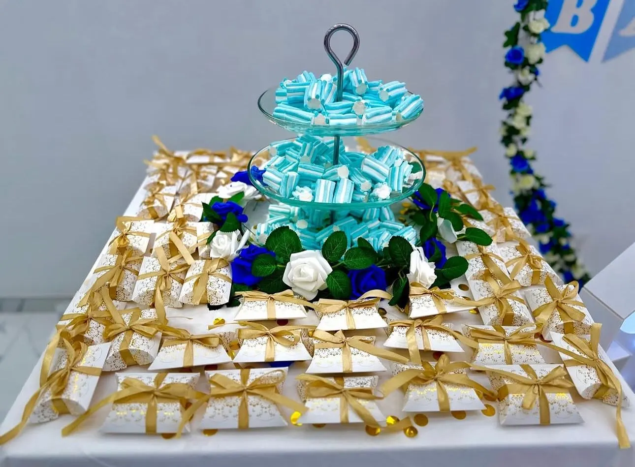 Sala festa battesimo a Roma con spazio per buffet e torta